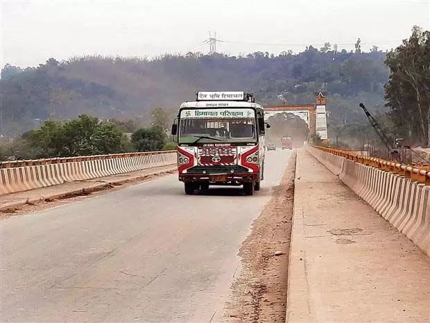 Nurpur: अंतरराज्यीय पुल भारी वाहनों के लिए खुलने से राहत की सांस