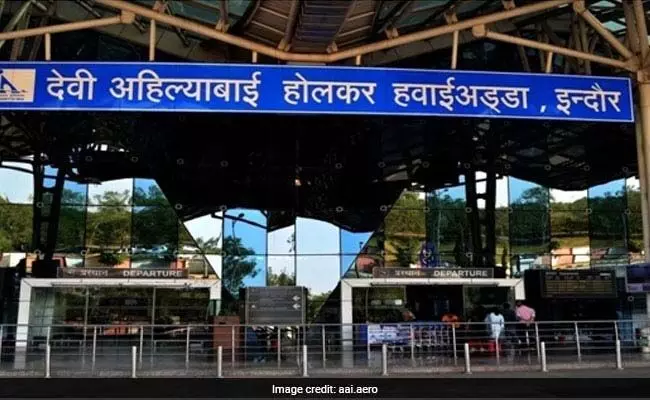 Madhya Pradesh: इंदौर एयरपोर्ट पर बम की झूठी धमकी मामला दर्ज