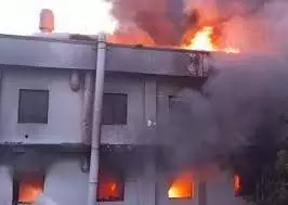 Huge fire in factory: गुरुग्राम की फैक्ट्री में ब्लास्ट के बाद लगी भीषण आग
