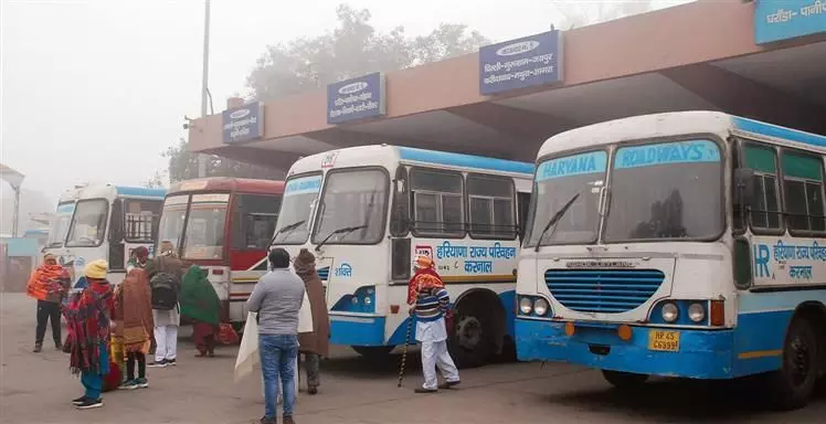 Rewari: रोडवेज बसों की संख्या कम होने से लोगों लोग कर रहे मुश्किलों का सामना