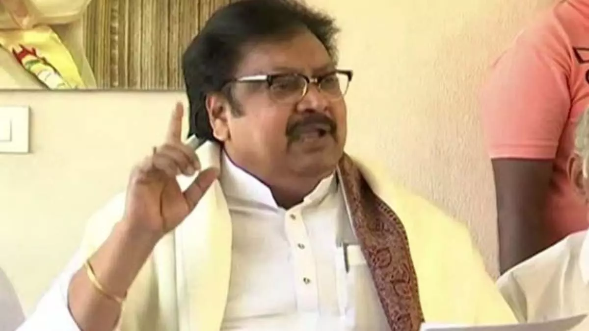 Andhra : वरला रामैया ने कहा कि एपीएसबीसीएल के पूर्व एमडी के खिलाफ जांच में वीएंडई रिपोर्ट पर विचार किया जाए