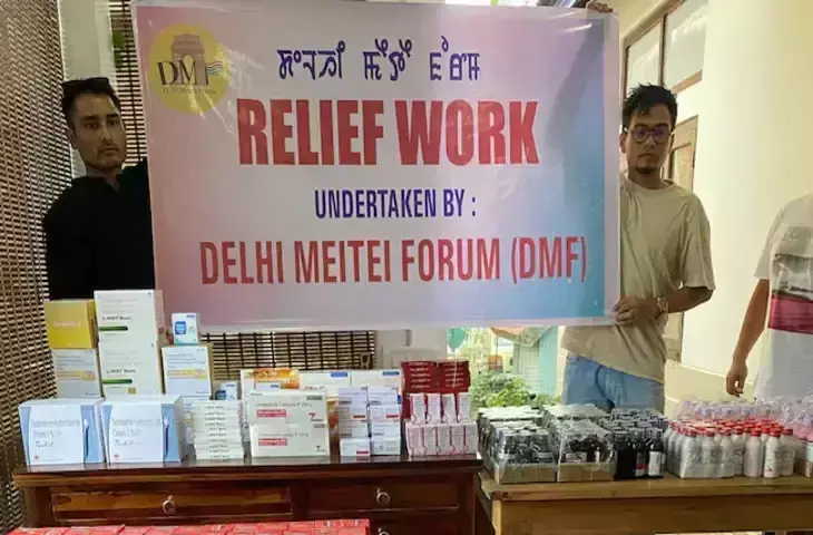 Imphal: दिल्ली मैतेई फोरम ने मणिपुर राहत शिविरों में स्कूल बैग और दवाएं वितरित कीं