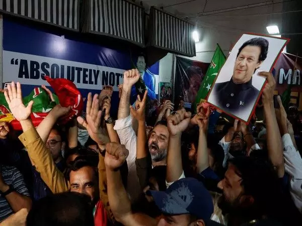 Imran Khan की पार्टी ने पूर्व प्रधानमंत्री की रिहाई के लिए रैली निकाली