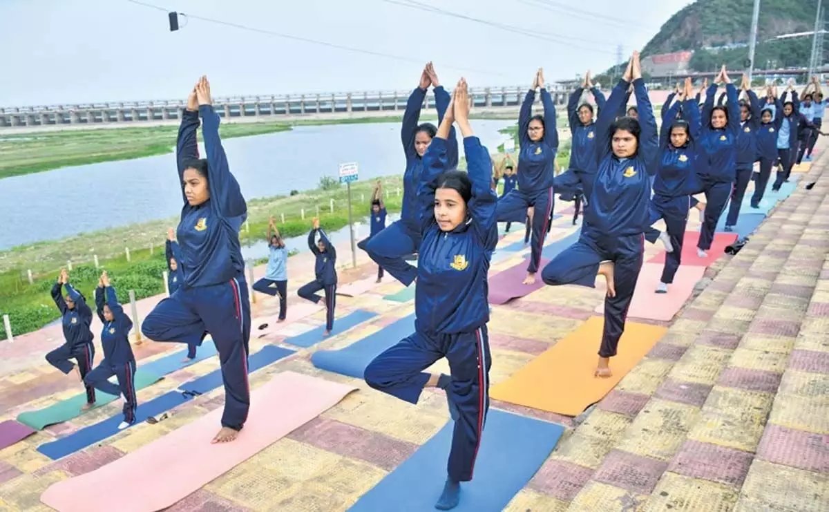 Andhra Pradesh News: एनसीसी कैडेटों ने अंतर्राष्ट्रीय योग दिवस मनाया