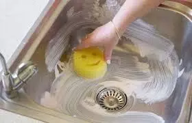 Sink cleaning: जानिए किचन सिंक को कितने बार साफ करना चाहिए और कैसे करना चाहिए
