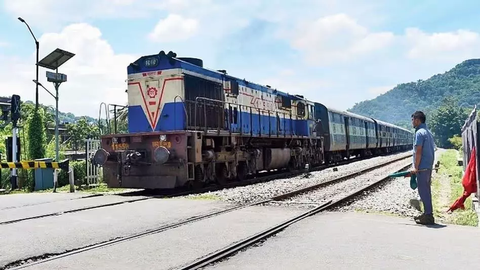 ASSAM NEWS :  दार्जिलिंग हिमालयन रेलवे पर नैरो गेज ट्रेन सेवाएं जून और जुलाई 2024 के लिए रद्द