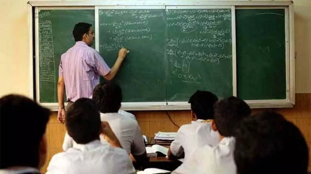 Ahmedabad : 7500 भर्ती होने पर भी हाई स्कूलों में करीब 8000 पद खाली रहेंगे