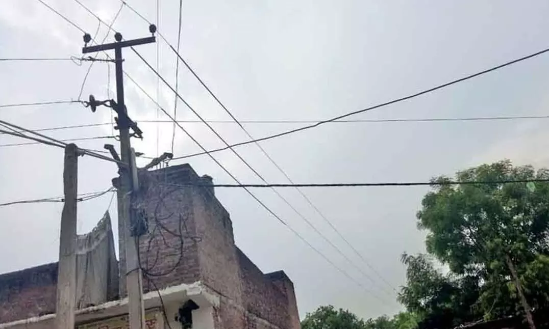 Rewari: सर्कुलर रोड के आसपास मकानों के ऊपर से हाईटेंशन तारों को हटाने की मांग