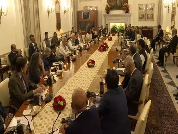 Prime Minister Modi और Prime Minister Hasina ने प्रतिनिधिमंडल स्तर की बैठक की