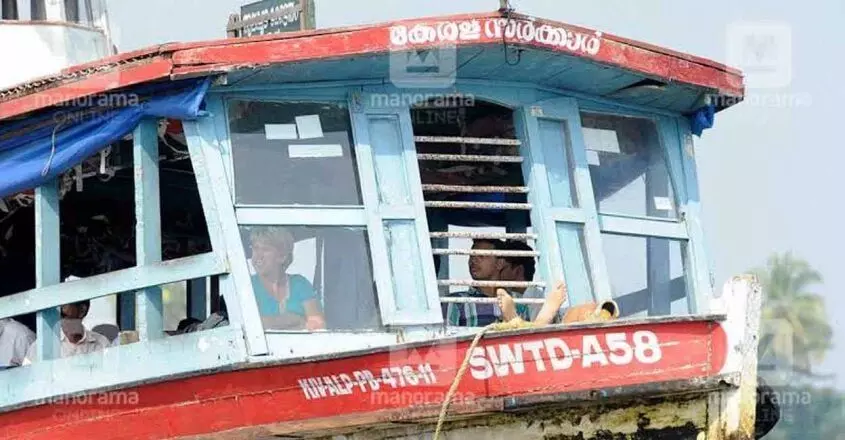 KERALA NEWS : कोट्टायम-अलपुझा मार्ग पर नाव की यात्री क्षमता को लेकर चिंता