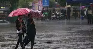 Delhi News : बारिश मे कम हुआ गर्मी का कहर जानें अगले पांच दिन का हाल