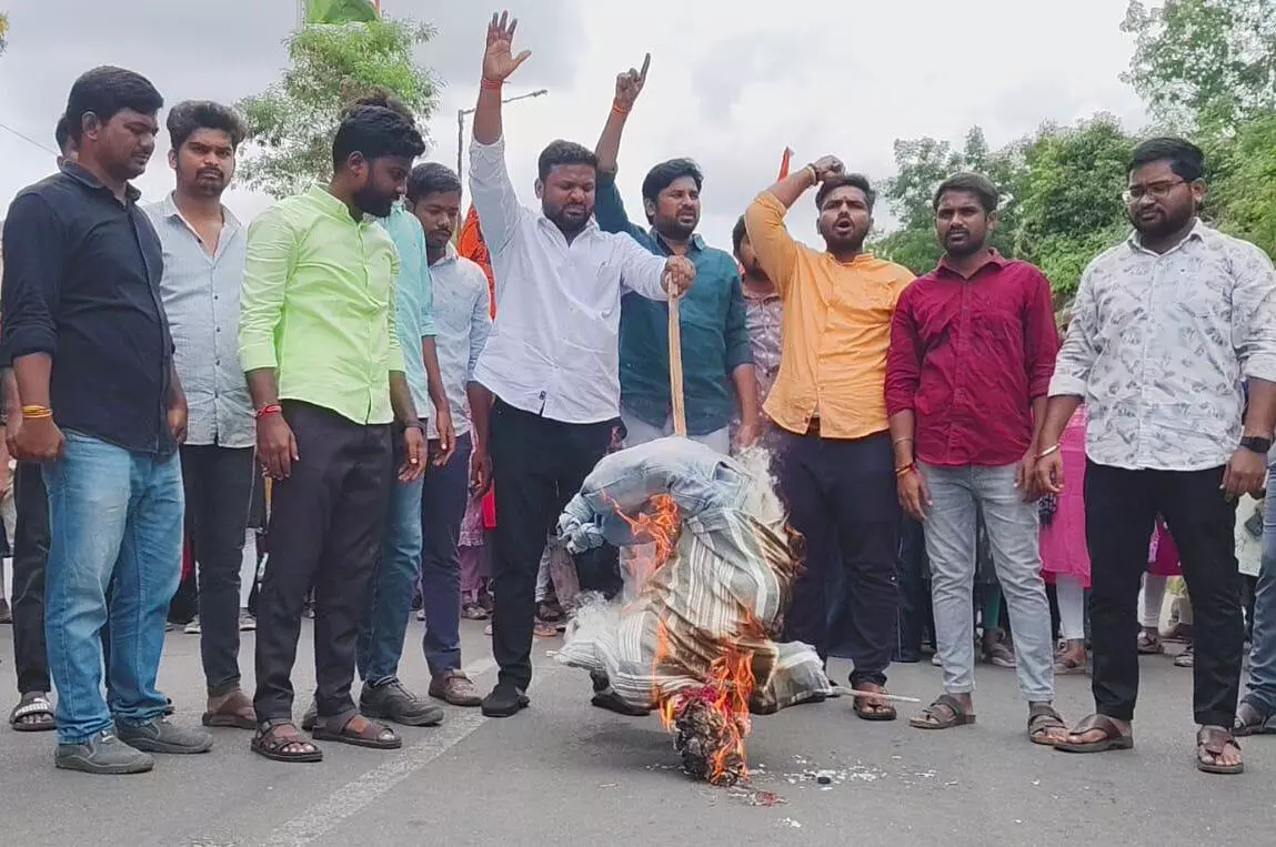 Telangana: नीट परीक्षा विवाद को लेकर उस्मानिया और हैदराबाद विश्वविद्यालयों में विरोध प्रदर्शन