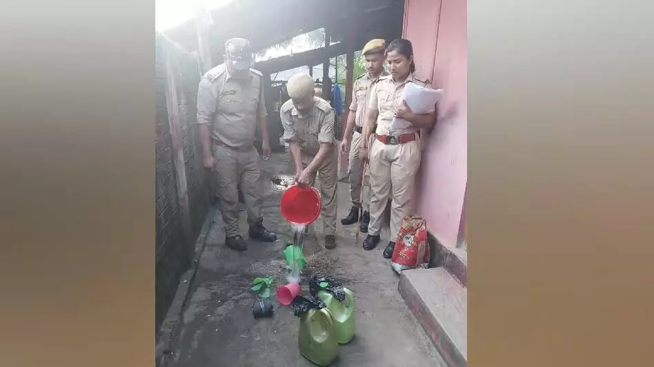 ASSAM NEWS :  असम के मार्गेरिटा में आबकारी विभाग की छापेमारी में अवैध शराब जब्त की गई और उसे नष्ट किया