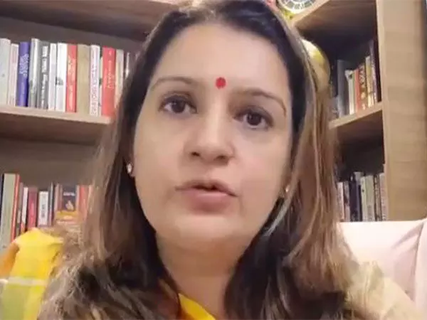 Priyanka Chaturvedi ने पेपर लीक पर शिक्षा मंत्री के दावों पर निशाना साधा
