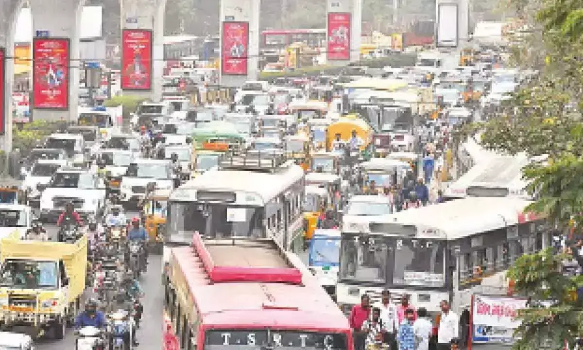 Telangana: साइबराबाद पुलिस और आईटी कंपनियों ने यातायात जाम पर लगाम लगाने के लिए कदमों पर चर्चा की