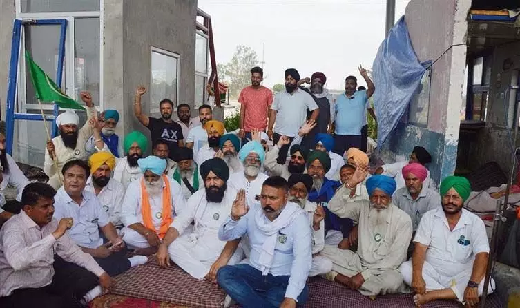 Punjab News: लाडोवाल टोल प्लाजा पर किसानों के विरोध प्रदर्शन से यात्रियों में खुशी की लहर