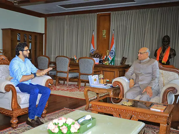 Aditya Thackeray ने महाराष्ट्र के राज्यपाल से मुलाकात की, MH-CET के अंक और उत्तर पुस्तिकाओं के खुलासे की मांग की
