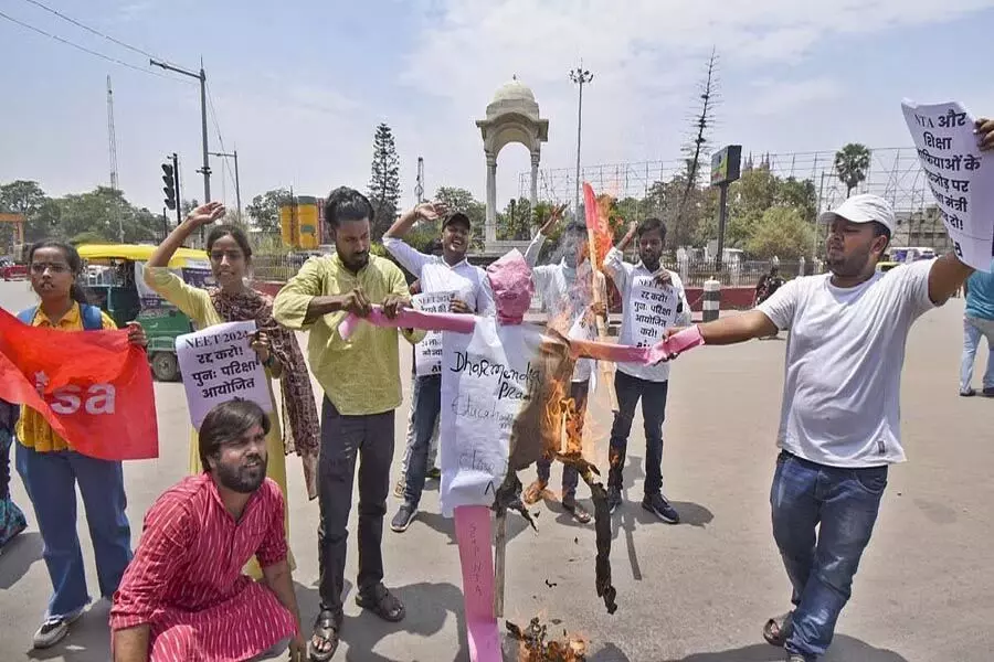 Bihar पुलिस ने जब्त दस्तावेजों से मिलान के लिए NEET परीक्षा के प्रश्नपत्र प्राप्त किए