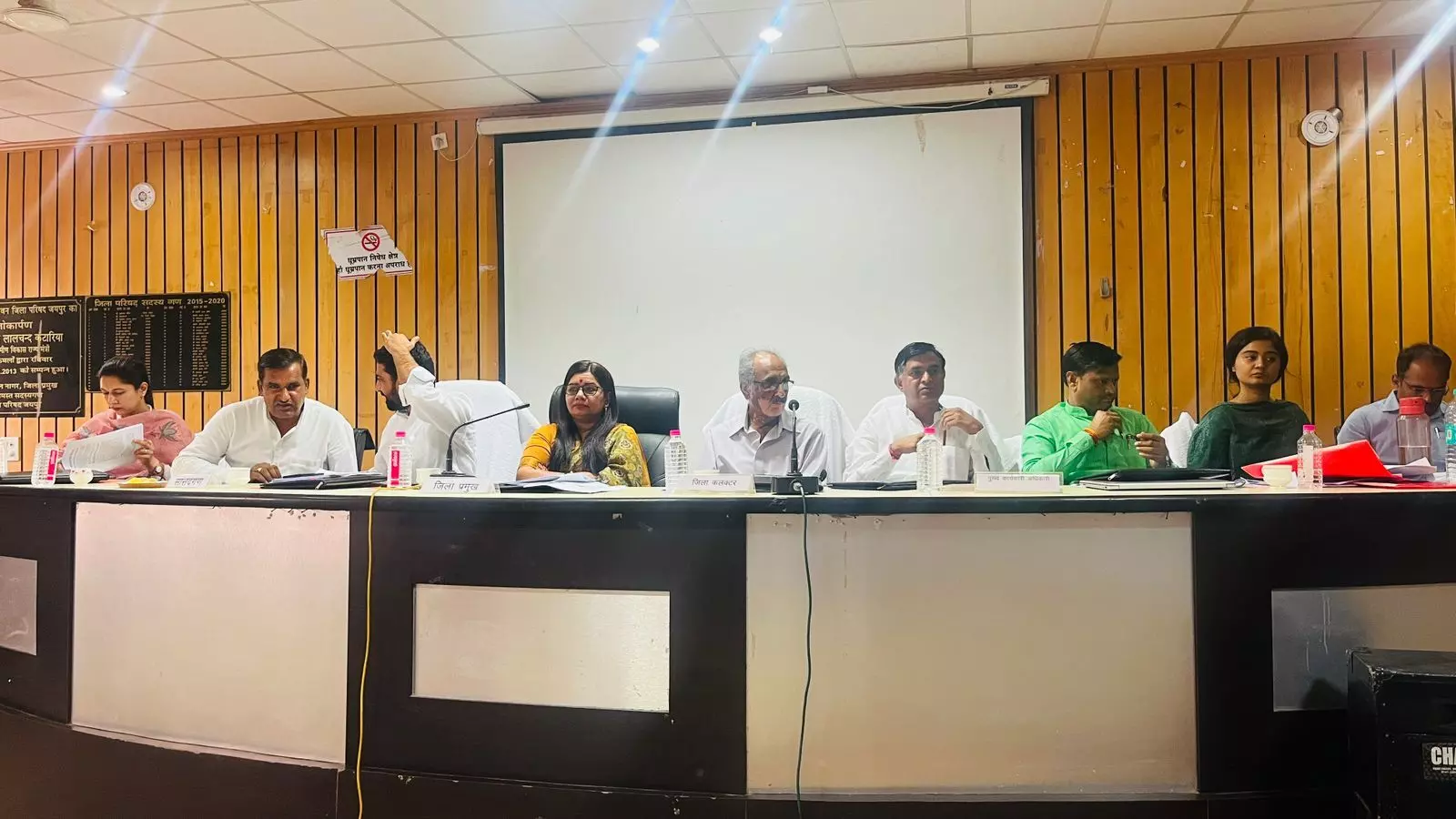Jaipur : जिला परिषद सभागार में जिला प्रमुख श्रीमती रमा देवी की अध्यक्षता में हुई बैठक