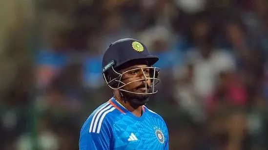 Cricket: बांग्लादेश के खिलाफ सैमसन के लगातार बेंच पर बैठने से प्रशंसक निराश