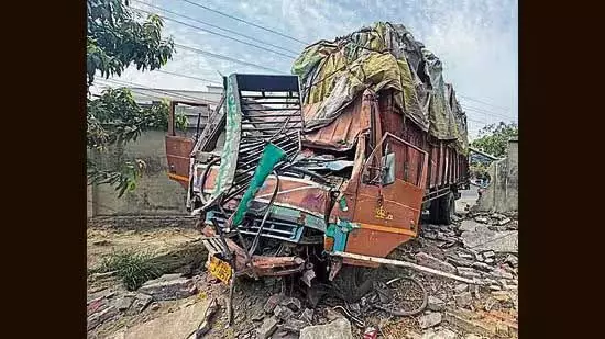 Ludhiana: तेज रफ्तार ट्रक ने बेघर व्यक्ति को कुचलकर मार डाला