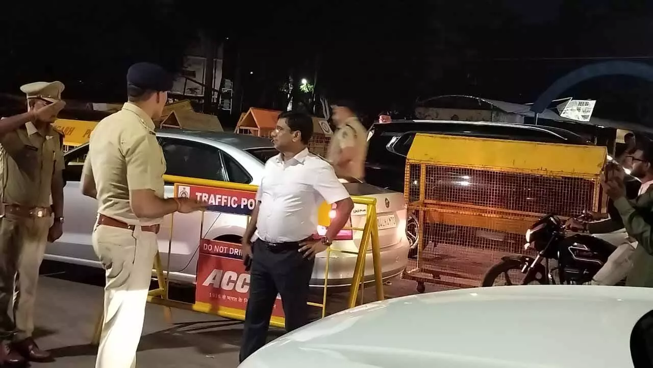 Raipur SSP संतोष सिंह और थाना प्रभारी देर रात सड़कों पर उतरे, वाहनों की हुई तगड़ी चेकिंग