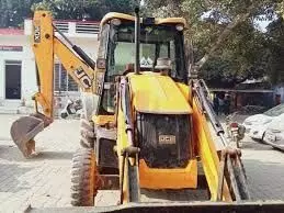 Possession of Plot:  प्लॉट पर कब्जे के लिए JCB लेकर पहुंचे