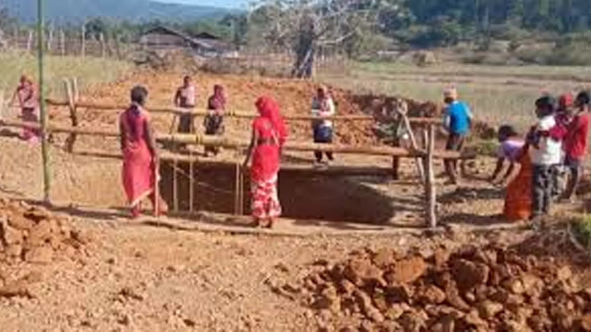 Agartala News: ग्रामीणों ने सौ साल पुराने गांव को बचाने के लिए कदम उठाने की मांग की