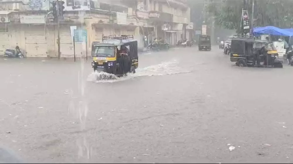 Gujarat : अहमदाबाद मौसम विभाग का पूर्वानुमान, अगले तीन घंटे में गरज के साथ हो सकती है बारिश