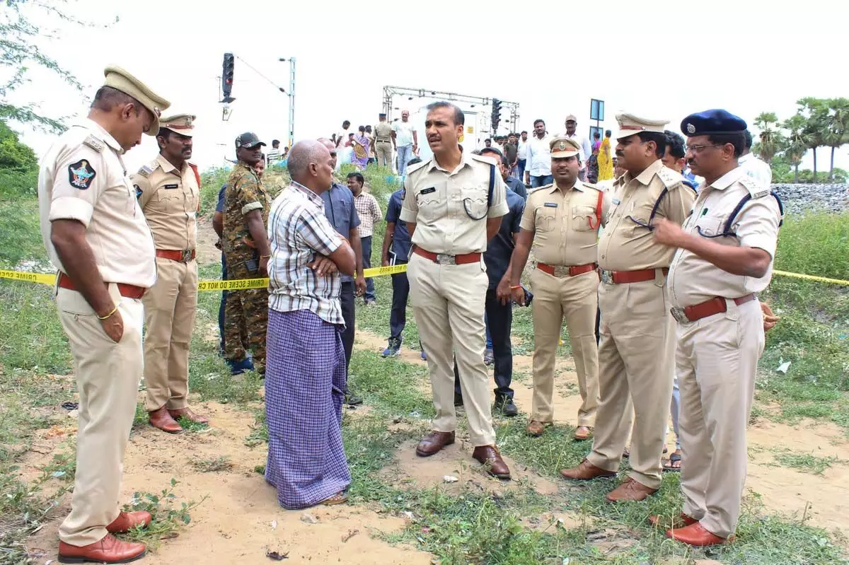 Andhra :  बापटला में 21 वर्षीय महिला के साथ बलात्कार और हत्या के आरोप में तीन लोग गिरफ्तार