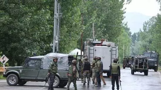 Kashmir: जम्मू-कश्मीर के उरी में नियंत्रण रेखा पर घुसपैठ रोधी अभियान में एक आतंकवादी मारा गया