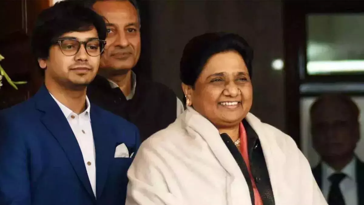 Mayawati: मायावती का फैसला, भतीजे आकाश आनंद को एक बार फिर अपना उत्तराधिकारी घोषित किया