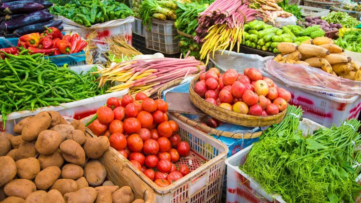 Kolkata Vegetables:  सब्जियों टमाटर 100 रुपये प्रति किलोग्राम कीमतों में उछाल