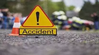 Pune में कार ने मोटरसाइकिल को मारी टक्कर, 1 की मौत