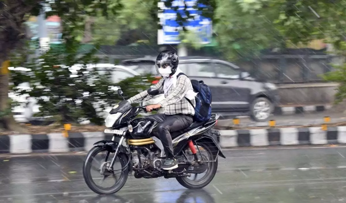 Delhi में हल्की बारिश का पूर्वानुमान, न्यूनतम तापमान 29.6 डिग्री सेल्सियस