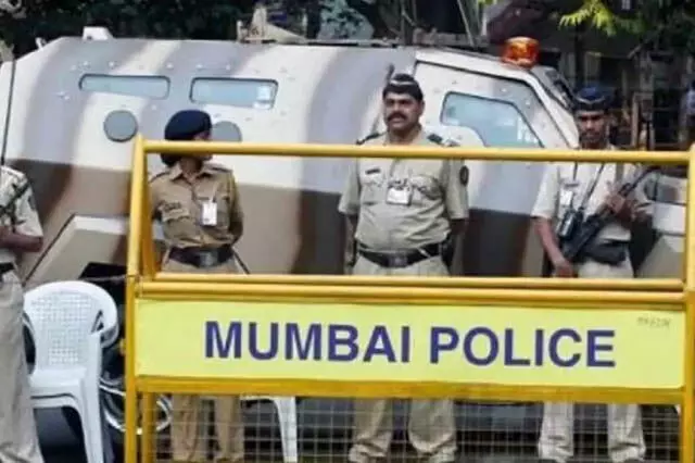 Maharashtra News: महाराष्ट्र पुलिस ने कथित अनियमितताओं के लिए 2 शिक्षकों को हिरासत में लिया