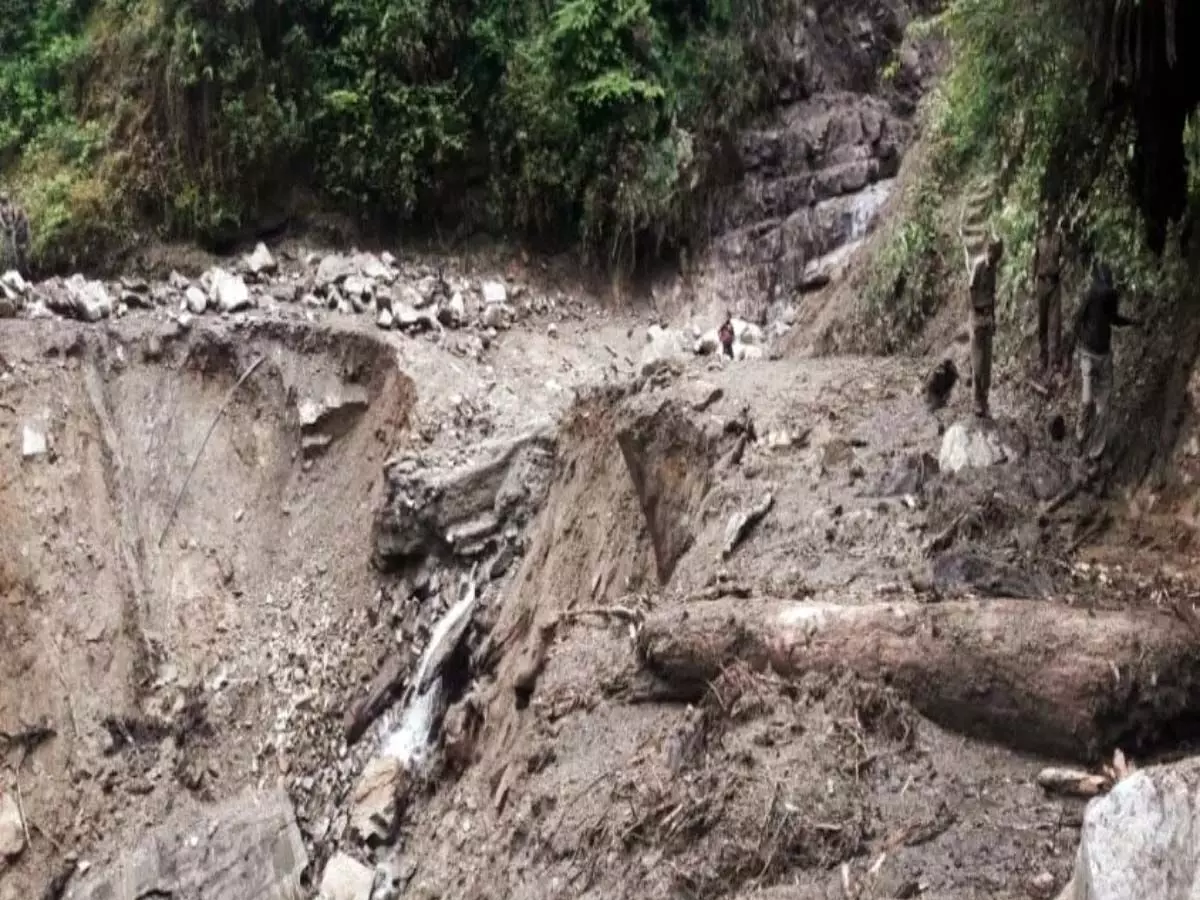 Cloudburst causes  : अरुणाचल प्रदेश में बादल फटने से आई, बाढ़