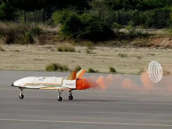 Indian Air Force ने LEX तिकड़ी के माध्यम से RLV प्रौद्योगिकी प्रदर्शन पर ISRO को बधाई दी