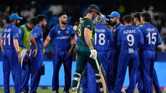 Cricket: ख्वाजा ने विवादास्पद तरीके से सीए के रुख की अवहेलना करते हुए अफगानिस्तान को बधाई दी