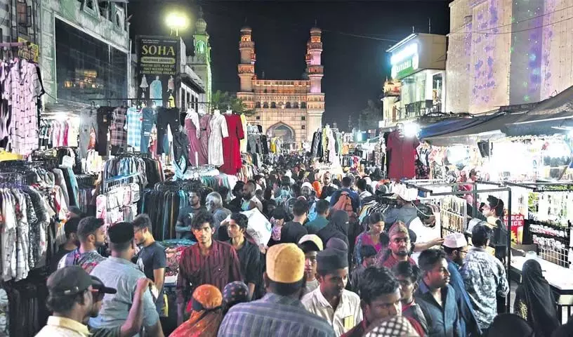 Hyderabad: दुकानें समय से पहले बंद करने के फैसले पर हैदराबाद के नागरिकों और व्यापारिक समुदाय की ओर से तीखी प्रतिक्रिया