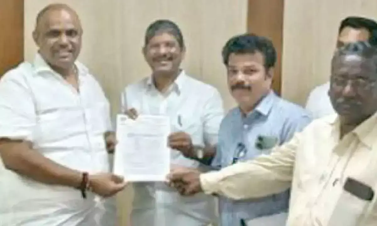 Andhra Pradesh: एपीआरएसए नेताओं ने तहसीलदारों की वापसी की मांग की