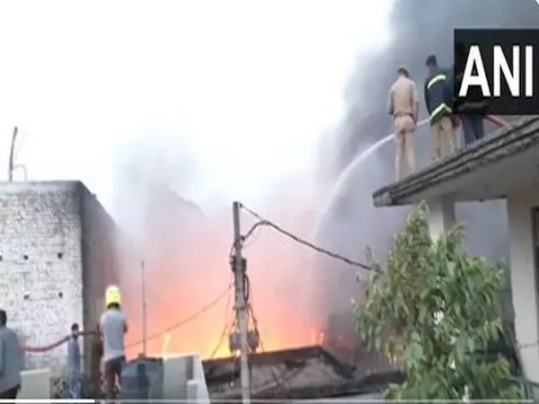 Jammu के त्रिकुटा नगर इलाके में स्क्रैपयार्ड में लगी आग