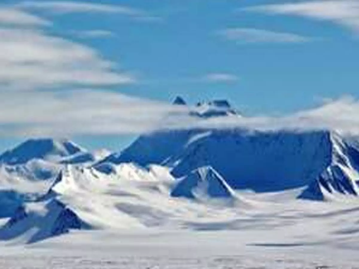 Antarctic mountains ;ऑस्ट्रेलिया में गुलाबी रेत से छिपी अंटार्कटिक पर्वत