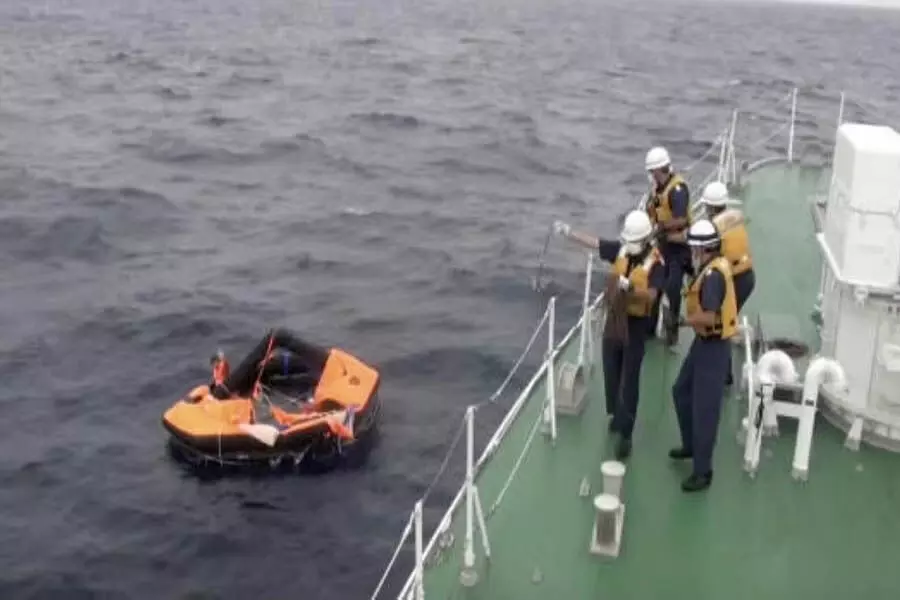 UKMTO ने कहा कि यमन के निश्तून के दक्षिण-पूर्व में जहाज को छोड़ने के लिए चालक दल को मजबूर किया गया