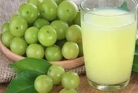 Amla Pani: सुबह खाली पेट सेवन करें आंवला पानी शरीर को मिलेंगे कई फायदे