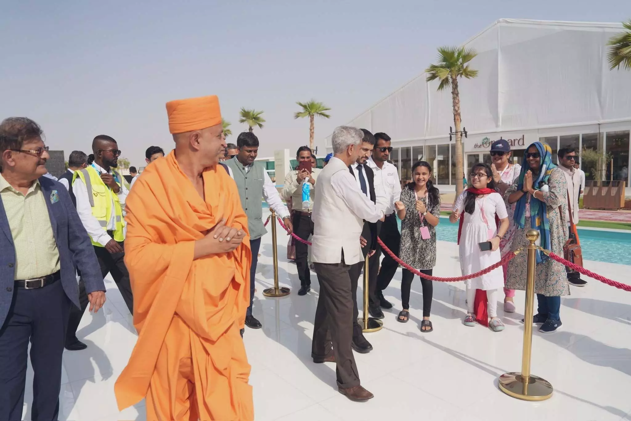 एस. जयशंकर ने आबू धाबी में बीएपीएस हिंदू मंदिर में किया पूजा-पाठ