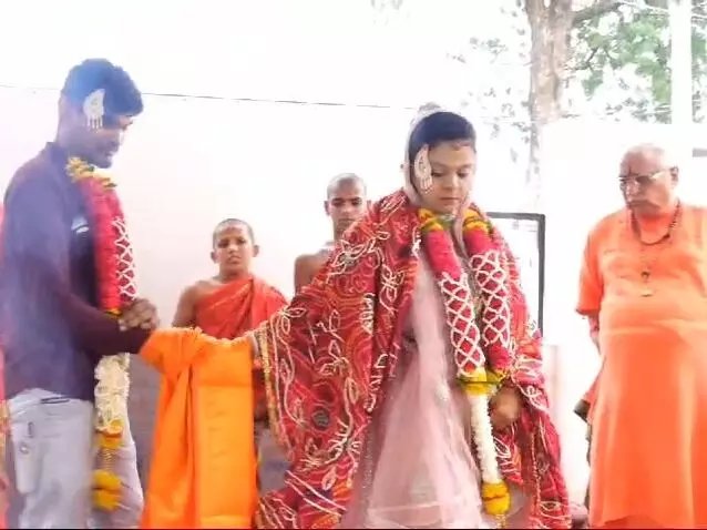 Ujjain: तलाकशुदा मुस्लिम महिला ने हिंदू युवक से शादी करने के बाद सनातन धर्म अपनाया