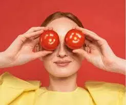 Life Style: बेदाग और निखरी त्वचा पाने के लिए करें Tomato Face Pack का इस्तेमाल,