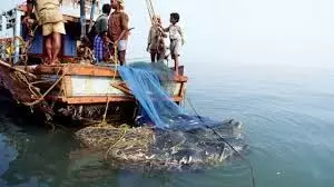 Fishermen of Tamil Nadu: श्रीलंकाई नौसेना ने तमिलनाडु के 22 मछुआरों को किया गिरफ्तार