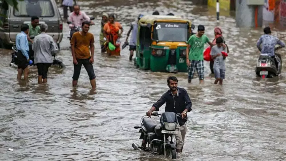 Gujarat Monsoon : मौसम विभाग ने इन इलाकों में भारी से बहुत भारी बारिश की भविष्यवाणी की